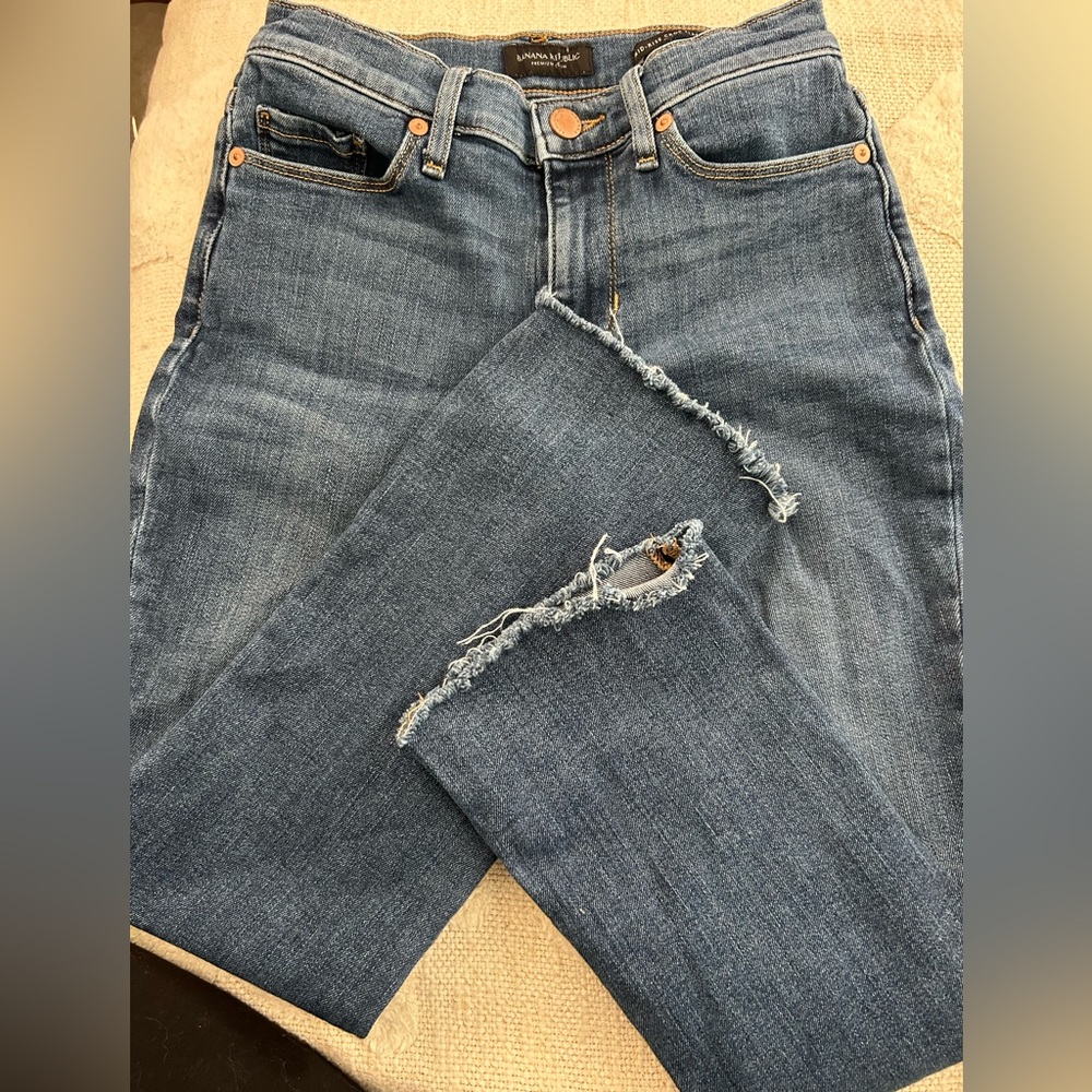 Banana Republic Distressed Ankle Jeans in Blue